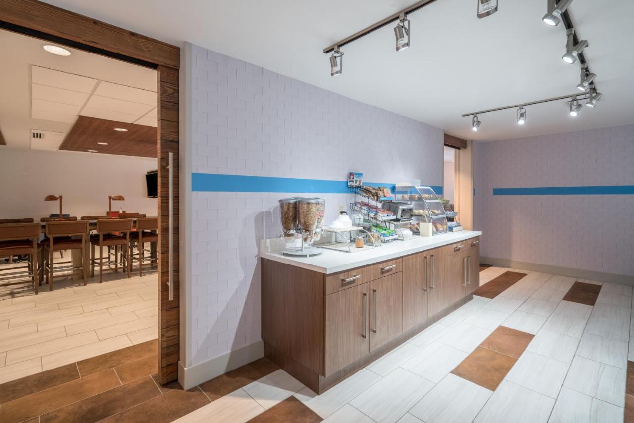 Holiday Inn Express Radcliff Fort Knox By Ihg Exteriör bild