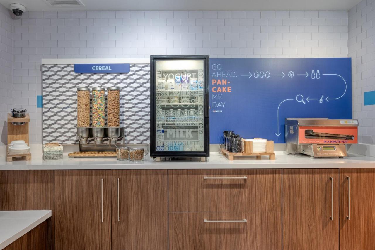 Holiday Inn Express Radcliff Fort Knox By Ihg Exteriör bild